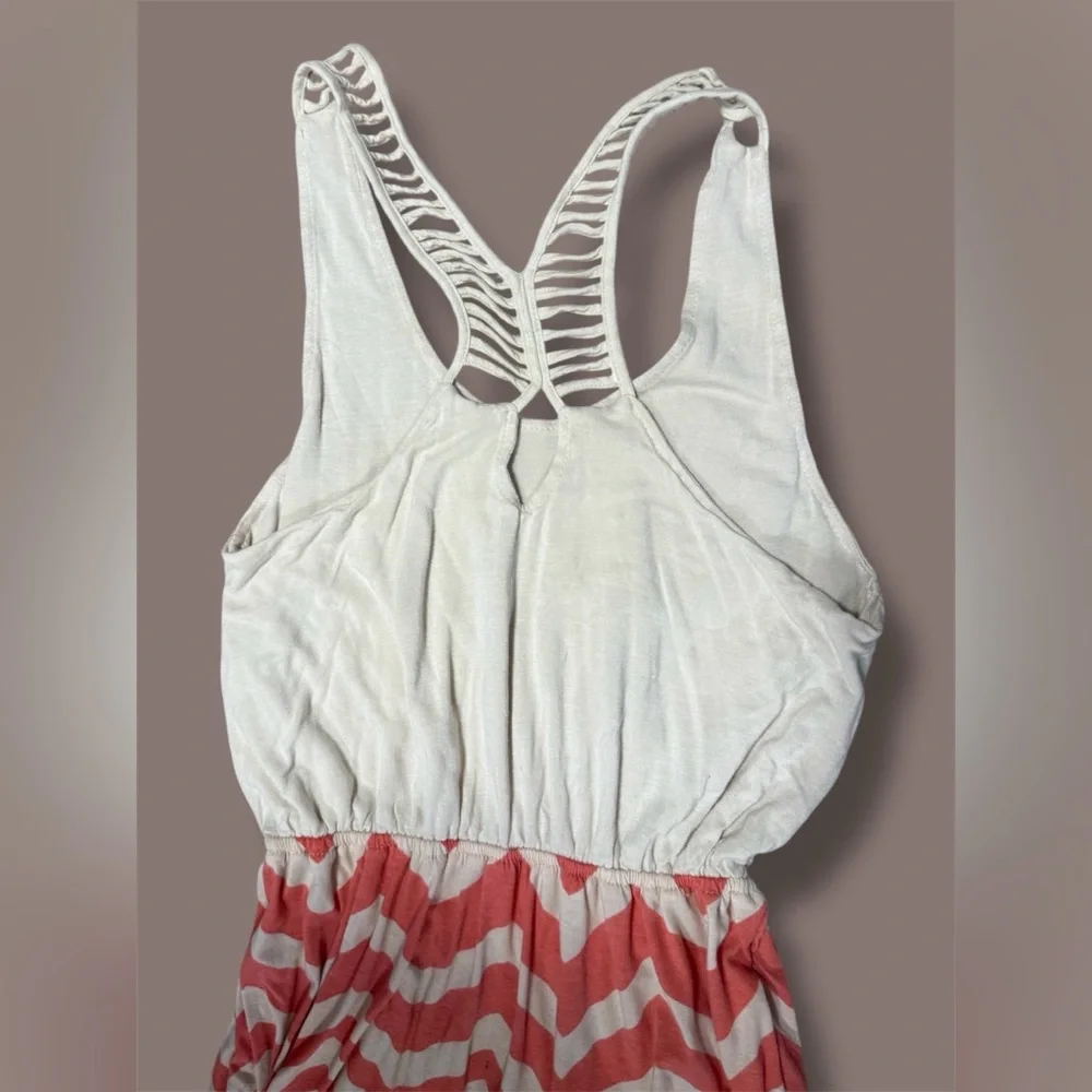 Chevron Patterned Maxi Dress in Coral and White - Picture 4 of 5